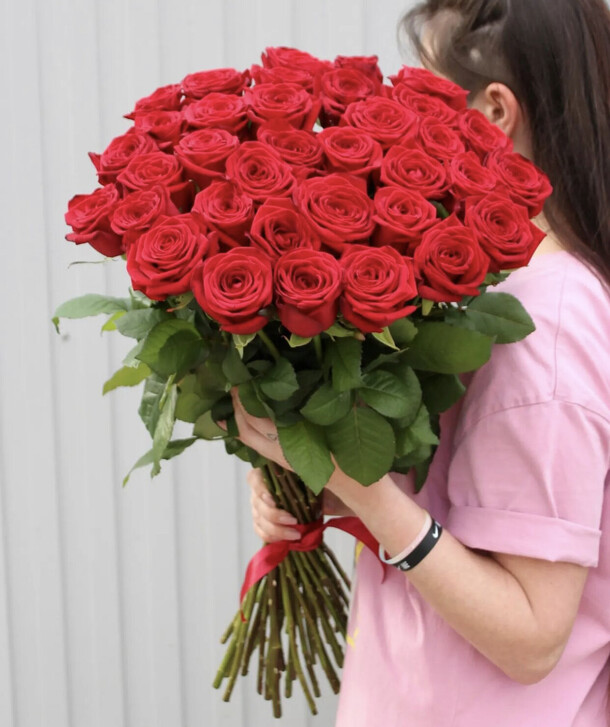 35 роз ред наоми, артикул F1156209 - 8518 рублей, доставка по городу. Flawery - доставка цветов