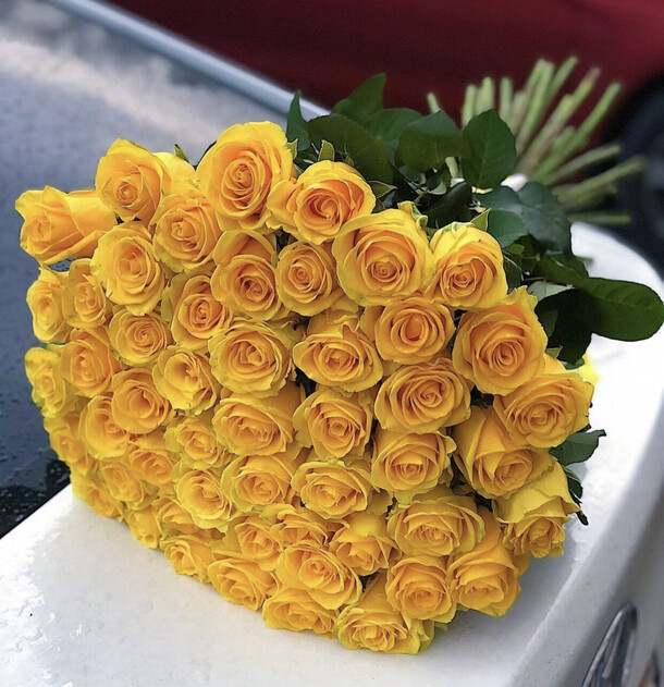 51 желтая роза, артикул F1156347 - 13287 рублей, доставка по городу. Flawery - доставка цветов