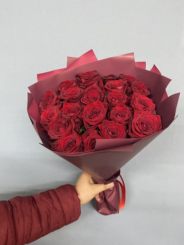 21 красная роза, артикул F1158553 - 6046 рублей, доставка по городу. Flawery - доставка цветов