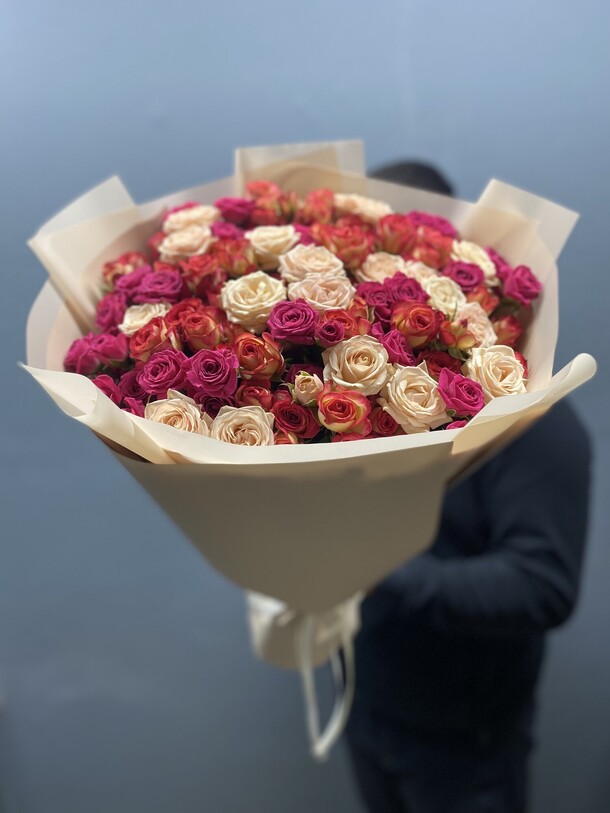 Кустовая роза, артикул F1162032 - 13276 рублей, доставка по городу. Flawery - доставка цветов