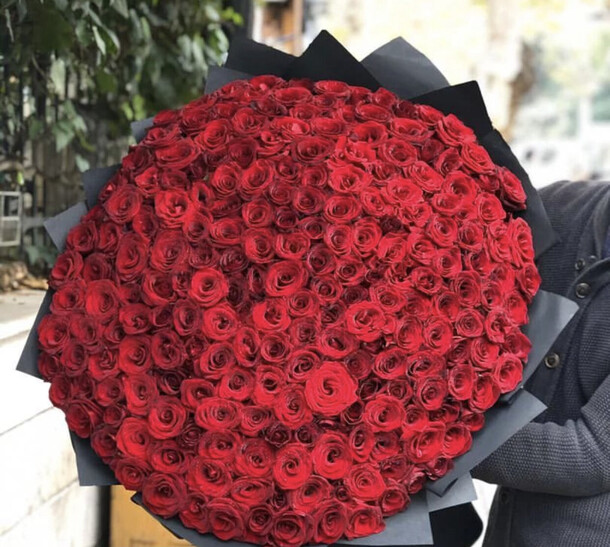 151 красная роза, артикул F1162510 - 50061 рублей, доставка по городу. Flawery - доставка цветов