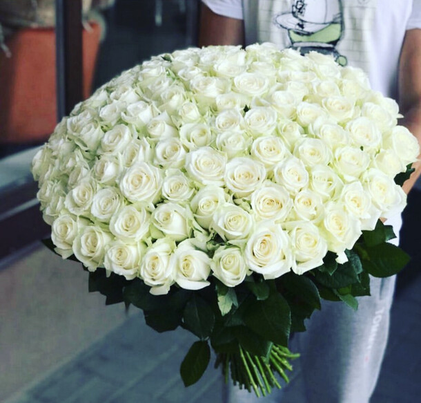 101 белая роза, артикул F1162544 - 28367 рублей, доставка по городу. Flawery - доставка цветов