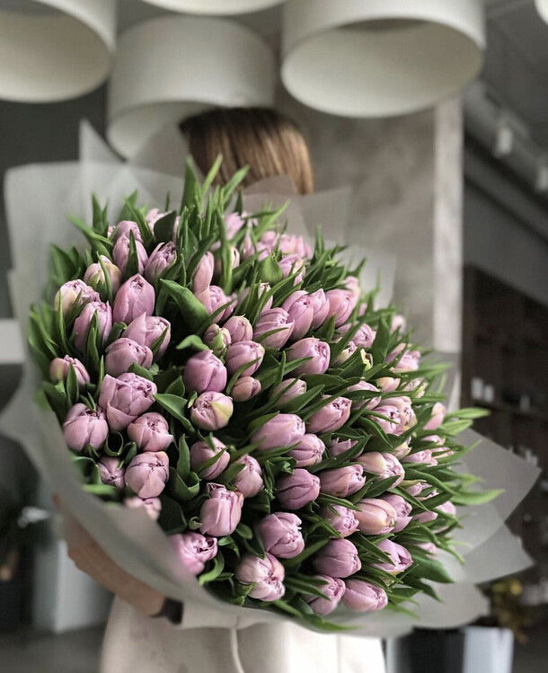 101 тюльпан, артикул F1162672 - 24928 рублей, доставка по городу. Flawery - доставка цветов