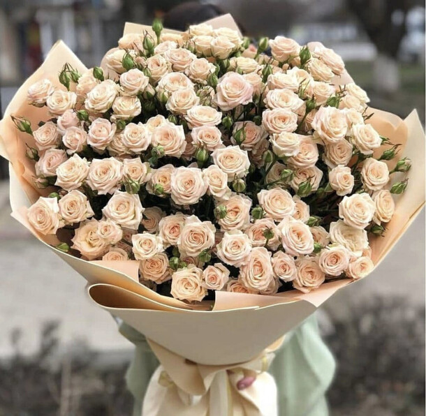 Кустовая роза, артикул F1162673 - 18048 рублей, доставка по городу. Flawery - доставка цветов