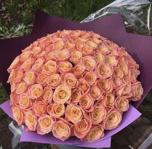 101 роза мисс пигги, артикул F1162674 - 25643 рублей, доставка по городу. Flawery - доставка цветов