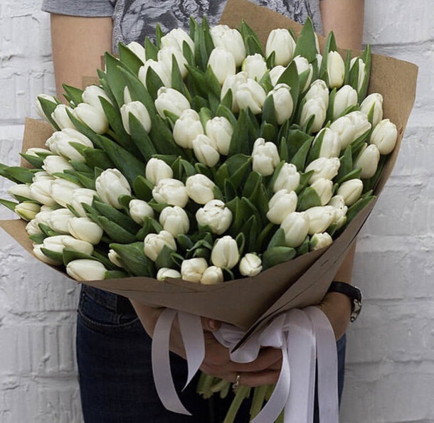101 тюльпан, артикул F1162676 - 22400 рублей, доставка по городу. Flawery - доставка цветов