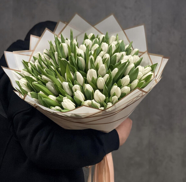 101 тюльпан, артикул F1162677 - 22500 рублей, доставка по городу. Flawery - доставка цветов