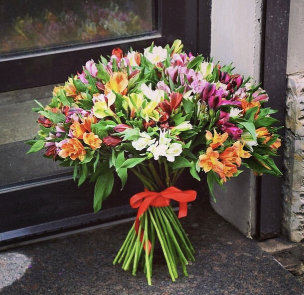 51 альстромерия, артикул F1162678 - 15400 рублей, доставка по городу. Flawery - доставка цветов