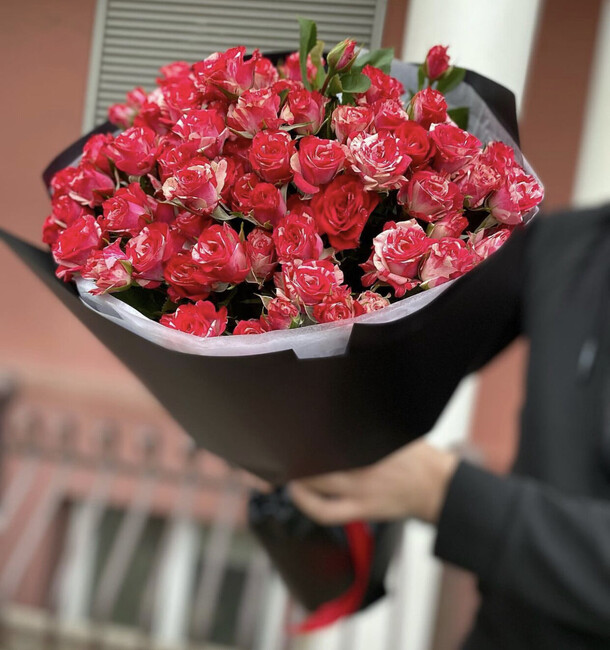 Кустовая роза, артикул F1162680 - 9862 рублей, доставка по городу. Flawery - доставка цветов