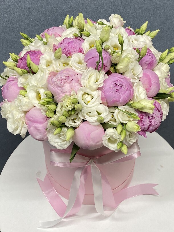 Пионы в коробке, артикул F1163123 - 30000 рублей, доставка по городу. Flawery - доставка цветов