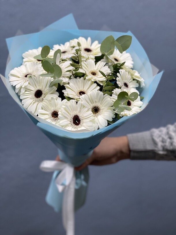 Букет мини гербер, артикул F1163460 - 9500 рублей, доставка по городу. Flawery - доставка цветов