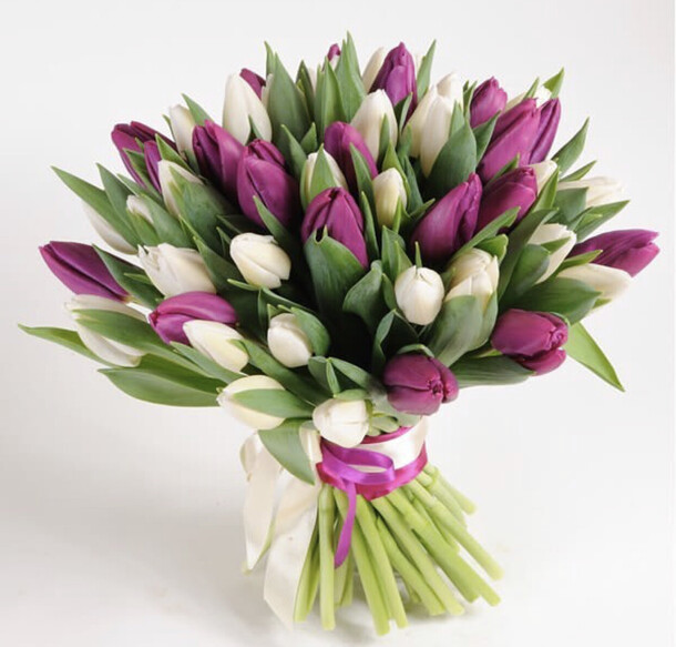 Букет из 51 тюльпанов, артикул F1176046 - 10473 рублей, доставка по городу. Flawery - доставка цветов