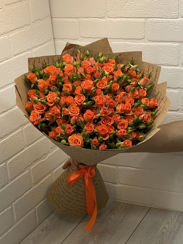 Букет из кустовых роз, артикул F1206374 - 12000 рублей, доставка по городу. Flawery - доставка цветов