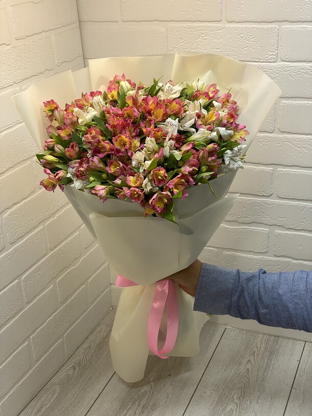 Букет из альстромерии, артикул F1206478 - 8986 рублей, доставка по городу. Flawery - доставка цветов