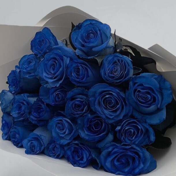 Букет из синих роз, артикул F1225625 - 16577 рублей, доставка по городу. Flawery - доставка цветов