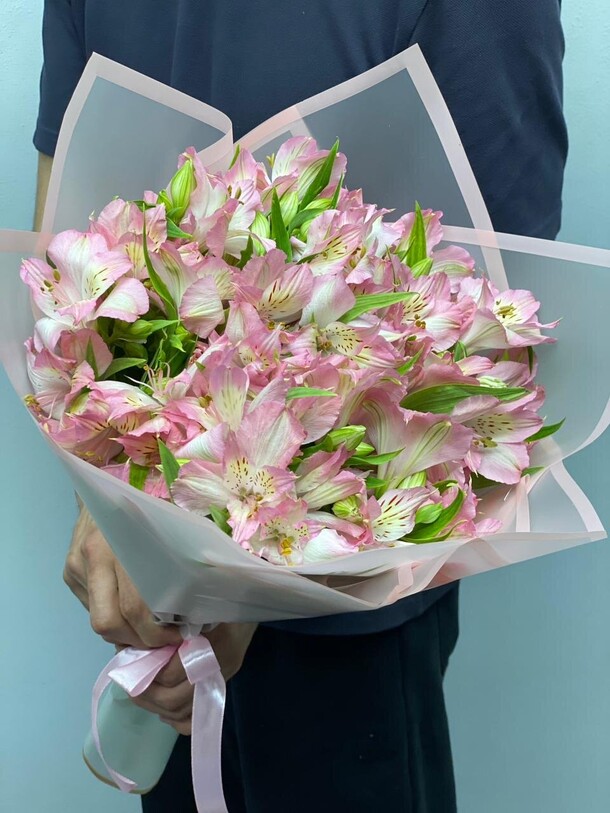 Букет из альстромерии «нежность», артикул F1289108 - 5139 рублей, доставка по городу. Flawery - доставка цветов