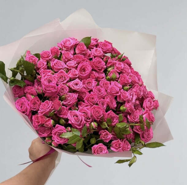 Букет из кустовых роз «сочная малинка», артикул F1409138 - 10200 рублей, доставка по городу. Flawery - доставка цветов