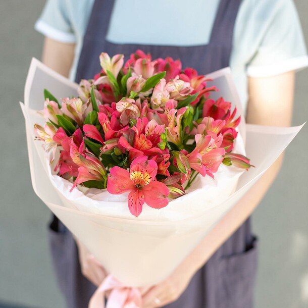 Микс альстромерий, артикул F1314672 - 3790 рублей, доставка по городу. Flawery - доставка цветов