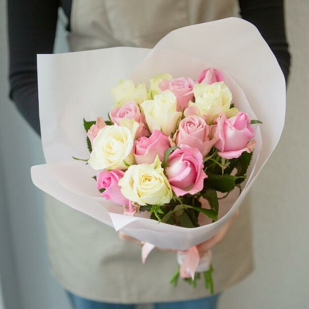 Нежный микс роз, артикул F1375692 - 4190 рублей, доставка по городу. Flawery - доставка цветов