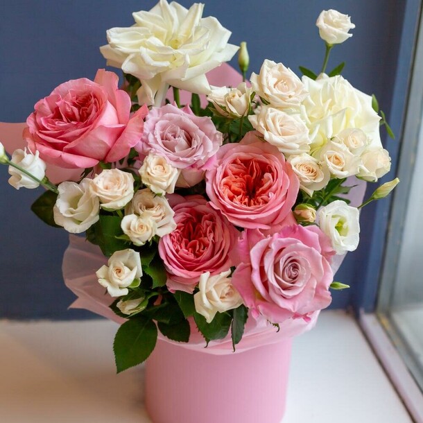 Пионовидные розы в коробке, артикул F1376323 - 6250 рублей, доставка по городу. Flawery - доставка цветов