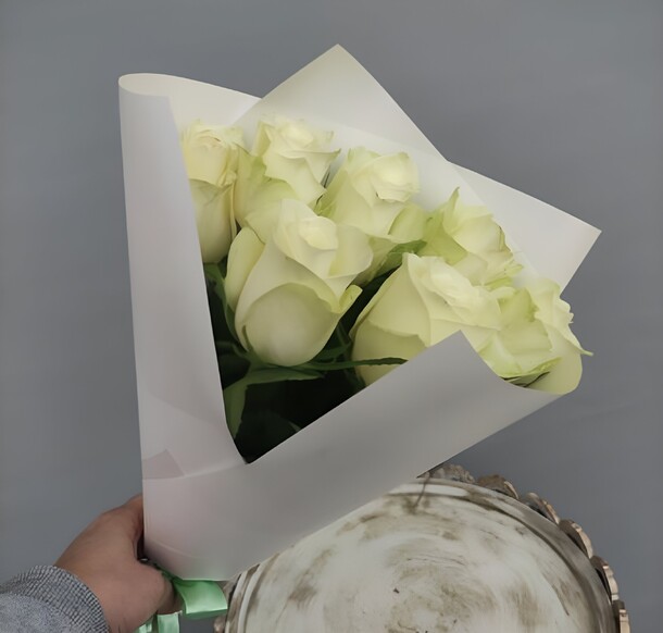 7 белых роз, артикул F1302767 - 1460 рублей, доставка по городу. Flawery - доставка цветов