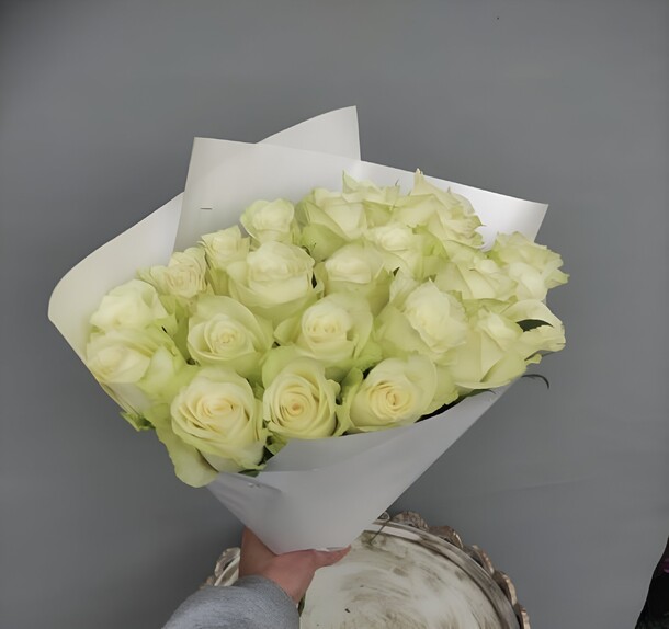 25 белых роз, артикул F1302779 - 4745 рублей, доставка по городу. Flawery - доставка цветов