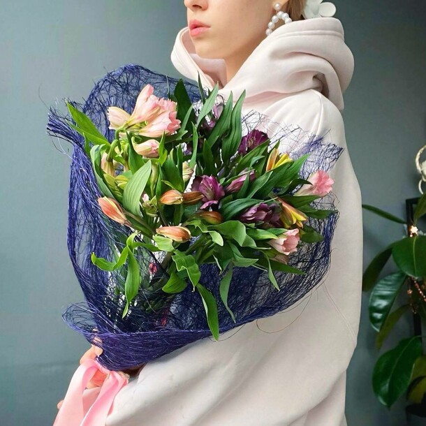 Букет «альстромикс», артикул F1345461 - 2100 рублей, доставка по городу. Flawery - доставка цветов