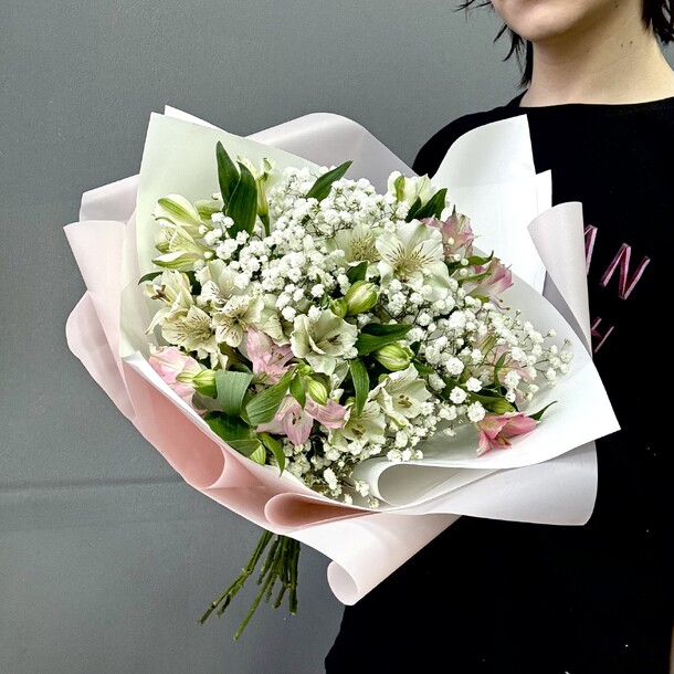 Букет «светлые мысли», артикул F1372569 - 2514 рублей, доставка по городу. Flawery - доставка цветов