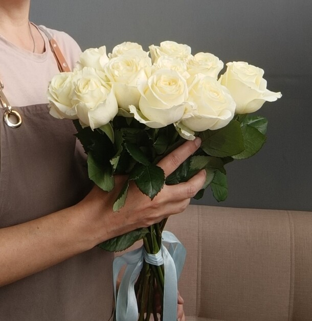 11 белых роз, артикул F1449217 - 2167 рублей, доставка по городу. Flawery - доставка цветов