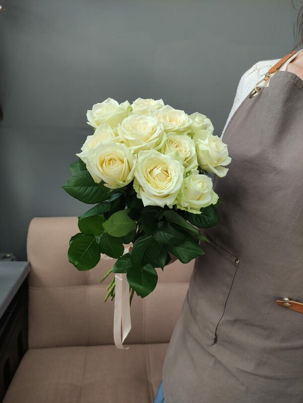 Роза в ленте 11, артикул F1449684 - 2167 рублей, доставка по городу. Flawery - доставка цветов