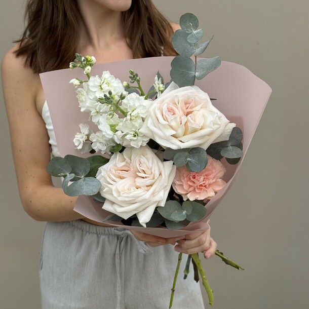 "парижанка" ароматный букет, артикул F1457589 - 3528 рублей, доставка по городу. Flawery - доставка цветов