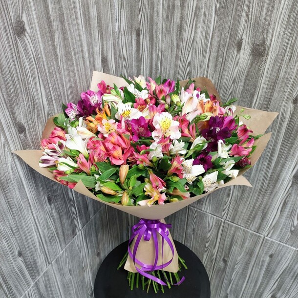 Букет из 29 альстромерий микс, артикул F1153480 - 6038 рублей, доставка по городу. Flawery - доставка цветов