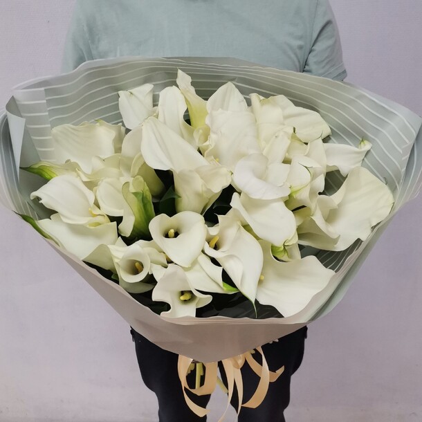 Букет из 19 белых калл, артикул F1153767 - 18138 рублей, доставка по городу. Flawery - доставка цветов