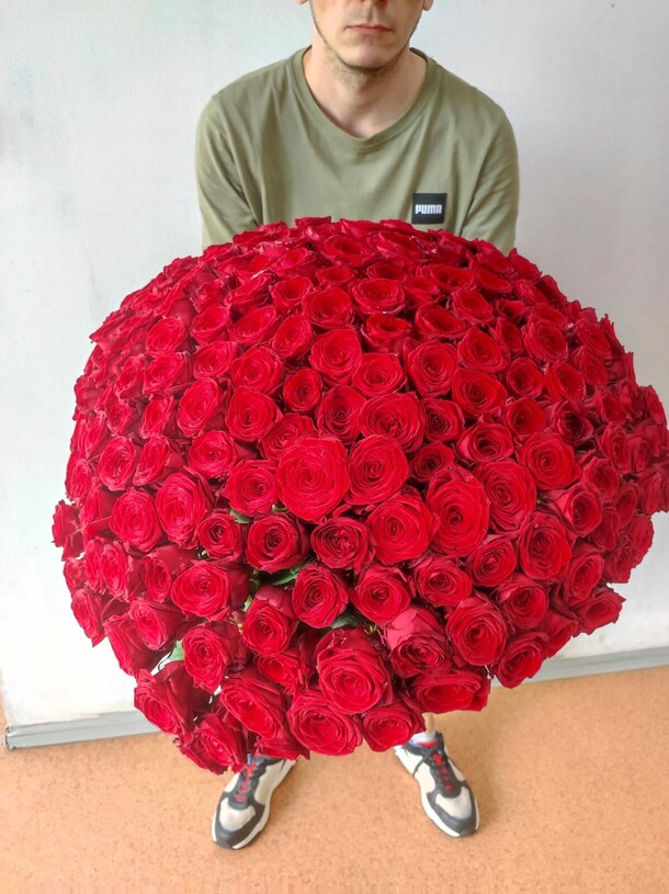 Букет из 201 красной розы, артикул F1154720 - 42338 рублей, доставка по городу. Flawery - доставка цветов