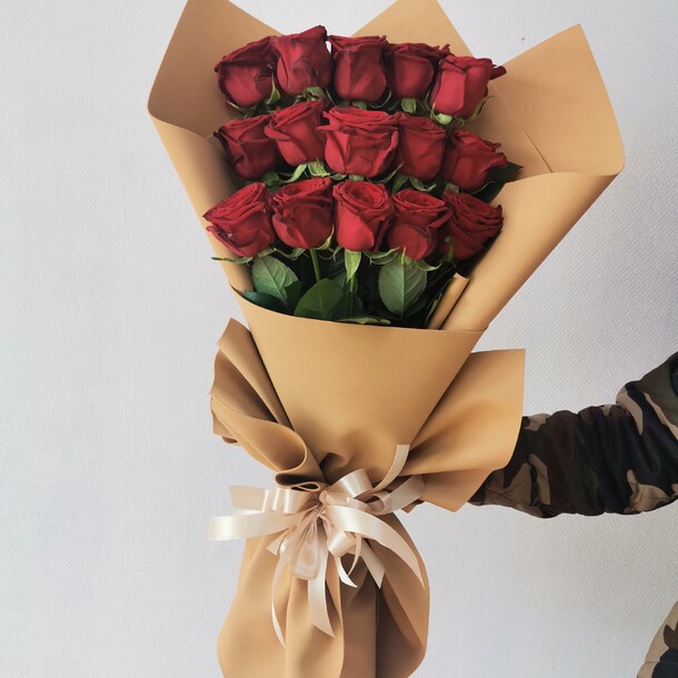 Букет из 15 красных роз (70см), артикул F1154721 - 6038 рублей, доставка по городу. Flawery - доставка цветов