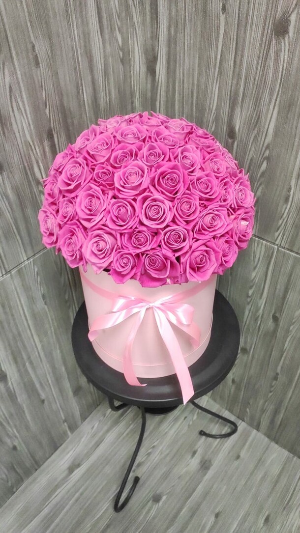 75 розовых роз в шляпной коробке, артикул F1160113 - 20510 рублей, доставка по городу. Flawery - доставка цветов