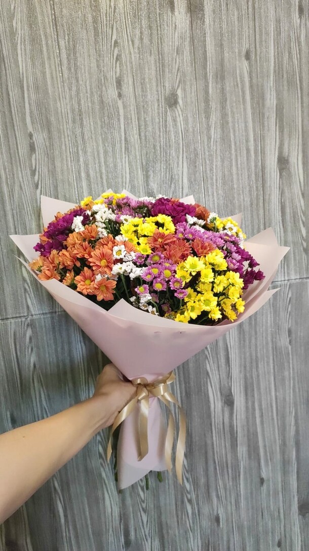 Букет из 19 кустовых хризантем микс, артикул F1337803 - 4828 рублей, доставка по городу. Flawery - доставка цветов