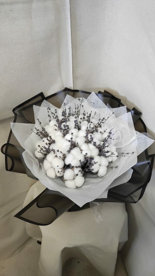 Букет из хлопка с лавандой, артикул F1414088 - 2817 рублей, доставка по городу. Flawery - доставка цветов