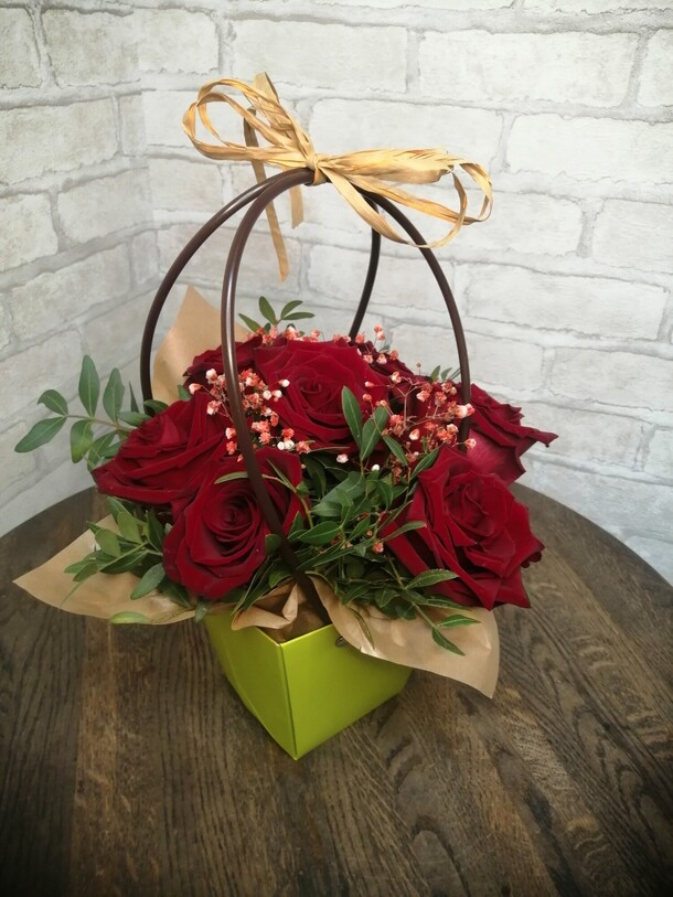 Сумочка из роз, артикул F1122791 - 4280 рублей, доставка по городу. Flawery - доставка цветов