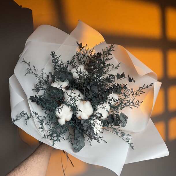 Букет эвкалипта и хлопка, артикул F1251709 - 2864 рублей, доставка по городу. Flawery - доставка цветов