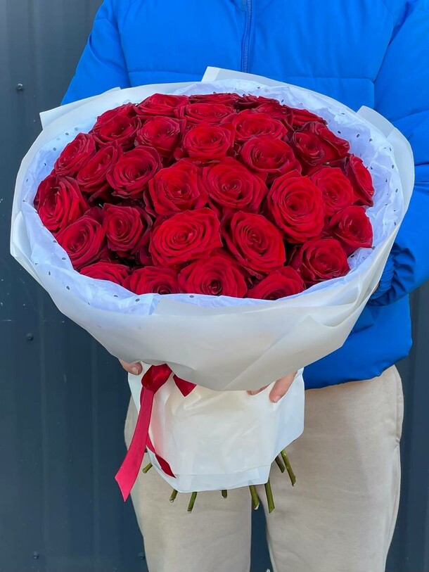 25 красных роз, артикул F1335161 - 9730 рублей, доставка по городу. Flawery - доставка цветов