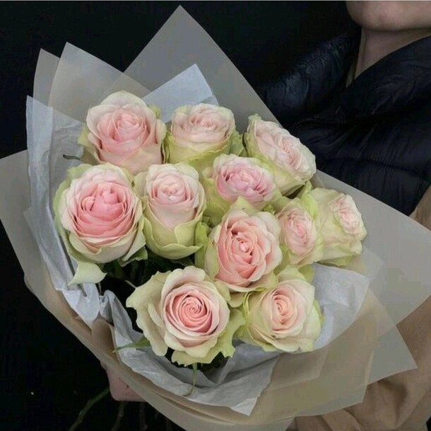 Букет из 11 нежно розовых роз, артикул F1346902 - 3570 рублей, доставка по городу. Flawery - доставка цветов