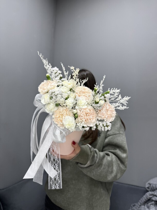 «elegance» бокс со стойким составом m02, артикул F1333993 - 3200 рублей, доставка по городу. Flawery - доставка цветов