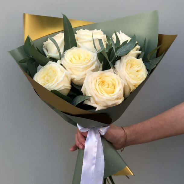 Букет белых роз «мисс уайт», артикул F1233391 - 4279 рублей, доставка по городу. Flawery - доставка цветов