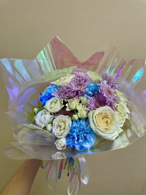 Букет из роз, гвоздик и хризантем «аэлита», артикул F1233950 - 6930 рублей, доставка по городу. Flawery - доставка цветов