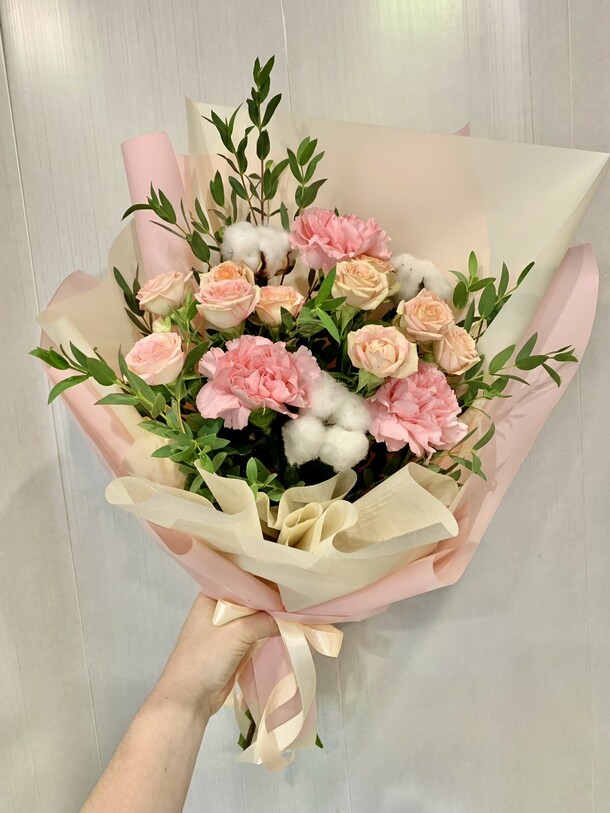 Сборный букет с хлопком, артикул F1239846 - 5610 рублей, доставка по городу. Flawery - доставка цветов