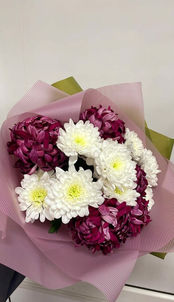 Букет хризантем, артикул F1241550 - 3916 рублей, доставка по городу. Flawery - доставка цветов