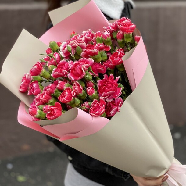 Букет кустовых гвоздик, артикул F1242078 - 4675 рублей, доставка по городу. Flawery - доставка цветов