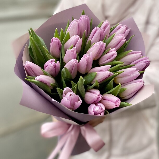 Букет тюльпанов, артикул F1244404 - 8360 рублей, доставка по городу. Flawery - доставка цветов