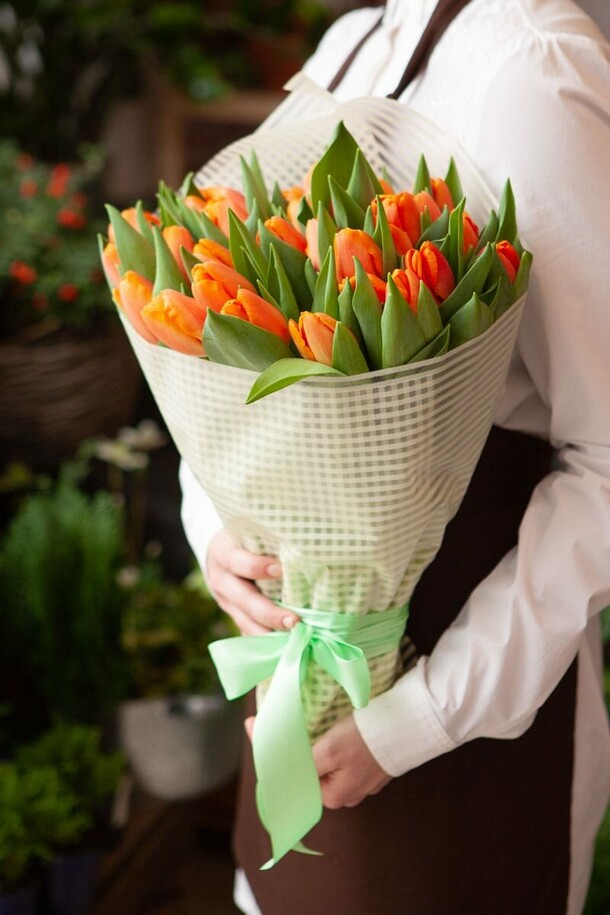 Букет оранжевых тюльпанов, артикул F1252908 - 8250 рублей, доставка по городу. Flawery - доставка цветов